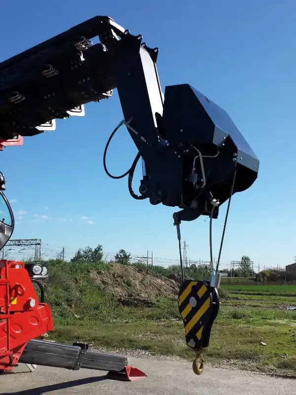 macchina-con-braccio-nero