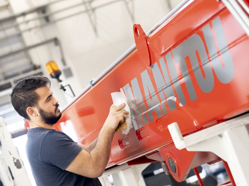 mezzi-e-piattaforme-aeree-manitou-parma